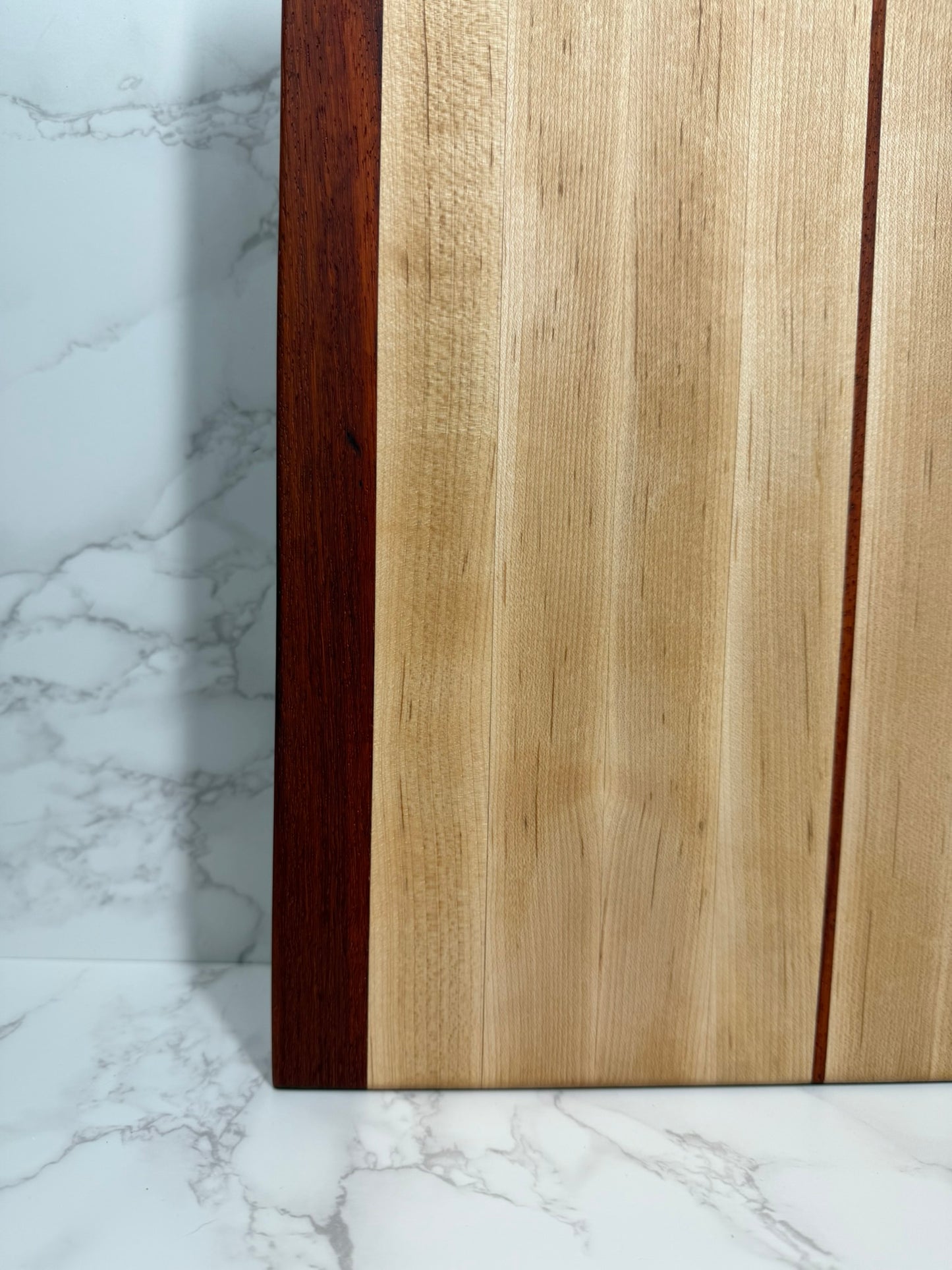 Maple, with thin stripe of Padauk Edge Grain Cutting board 14x10x1.25"