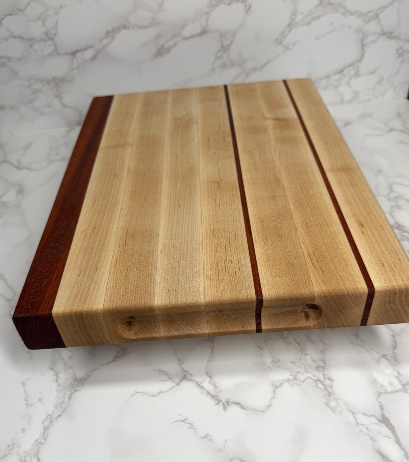 Maple, with thin stripe of Padauk Edge Grain Cutting board 14x10x1.25"